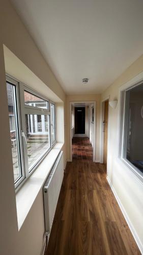 59 double room share bathroom & kitchen in 康普頓阿克斯