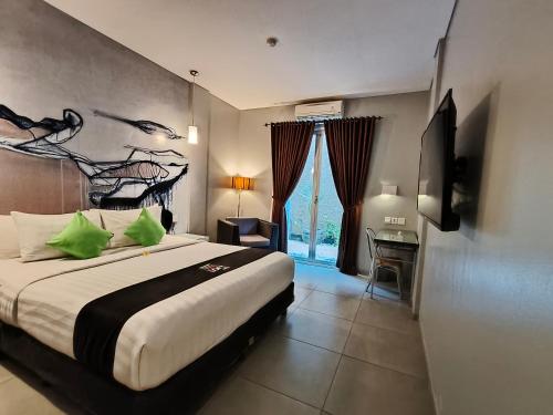 Deluxe Double Room image 3