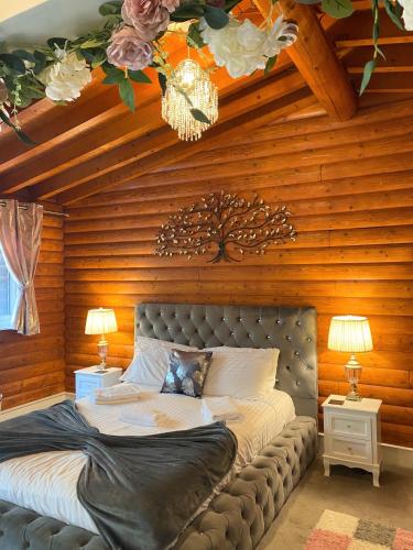 Kaoglen-Blossom-Hot tub-Cairngorms-Pet Friendly in 柯克邁克爾