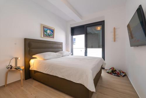 Two-Bedroom Apartment with Balcony image 9
