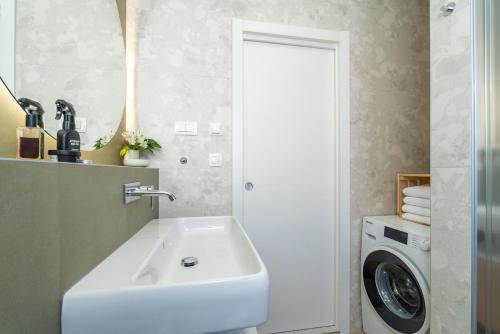 Two-Bedroom Apartment with Balcony image 5
