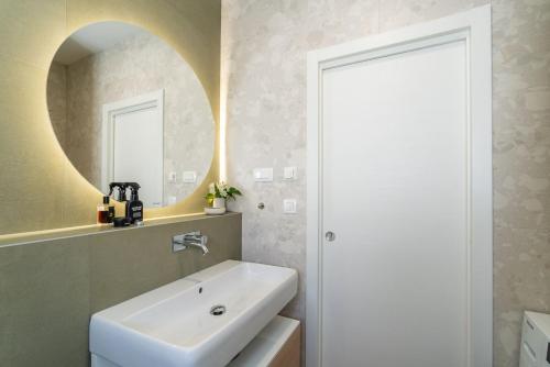 Two-Bedroom Apartment with Balcony image 3