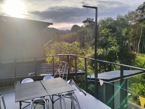 บ้านเล็กในป่าใหญ่โฮมสเตย์ กงหรา พัทลุง in Kong Ra