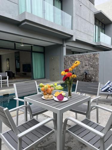 Executive Pool Villa image 2