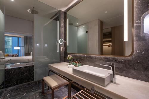 607096495 Crowne Plaza Kuala Lumpur City Centre by IHG