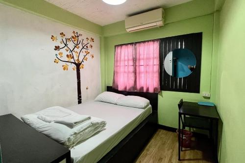 room detail thumbnail 1