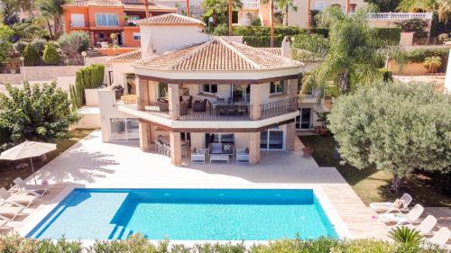Villa Hibiscus - A modern villa for 10 guests