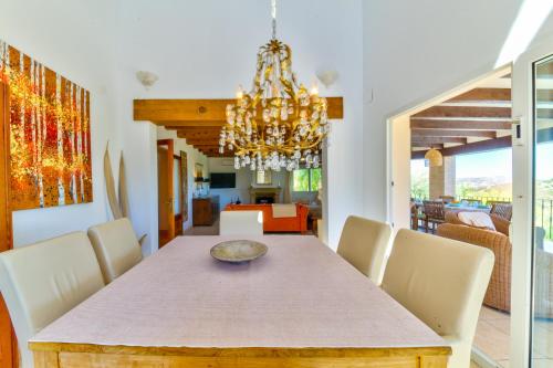 Villa Hibiscus - A modern villa for 10 guests in Adsubia