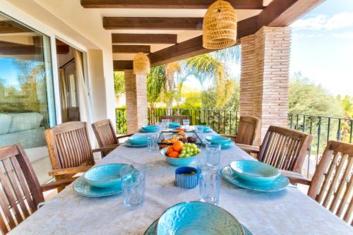 Villa Hibiscus - A modern villa for 10 guests in Adsubia