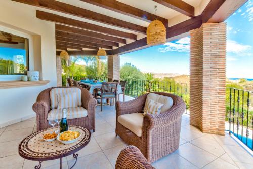 Villa Hibiscus - A modern villa for 10 guests in Adsubia