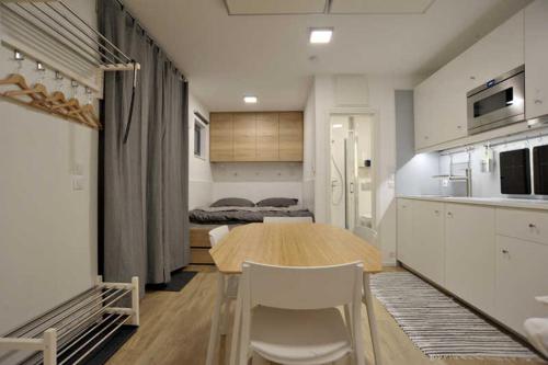 Apartment with Mountain View