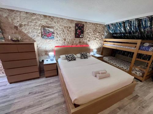 Loft en planta baja con terraza frente al MAR, Unterkunft in El Campello