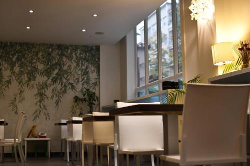 餐廳, 米開朗基羅酒店 (Hotel Michelangelo) in 弗利市中心
