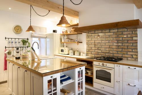 Konyha, Pri Štefacovih - Authentic house (Pri Stefacovih - Authentic house) in Grahovo