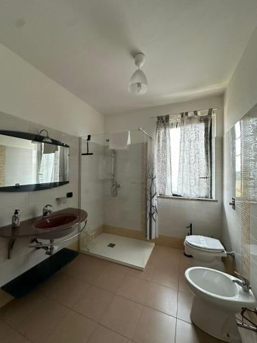 1 queen bed, 1 twin bed