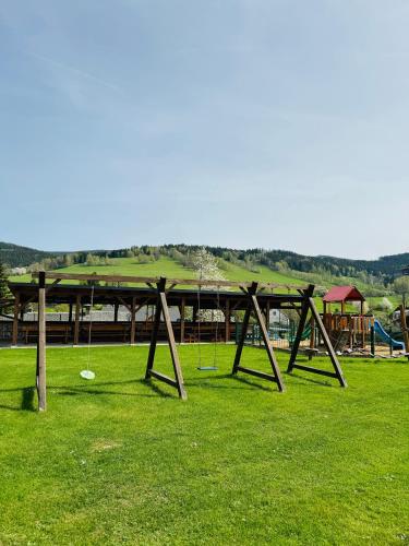 plac zabaw dla dzieci, Penzion&resort Na Kopečku (Penzion&resort Na Kopecku) in Adolfovice