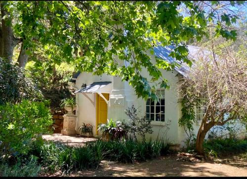 . Yellowwoods Farm - POOL COTTAGE (self-catering)