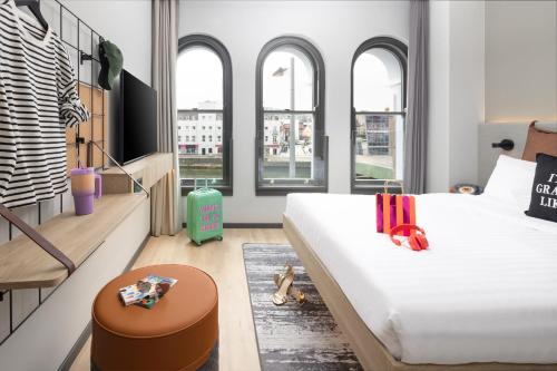 Moxy Cork - image 4