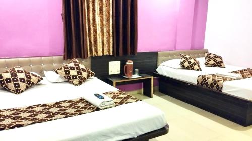 2 twin beds
