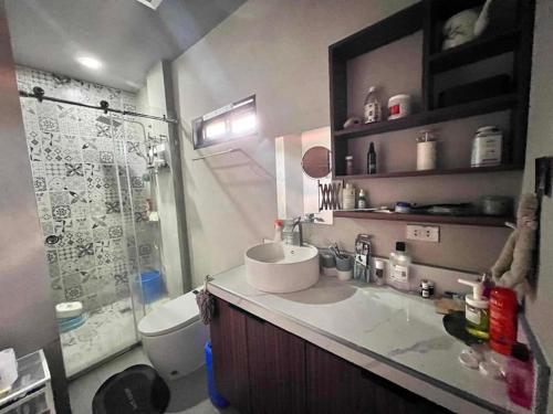 Spacious 1 BR Home with Roofdeck in Malabon in Malabon