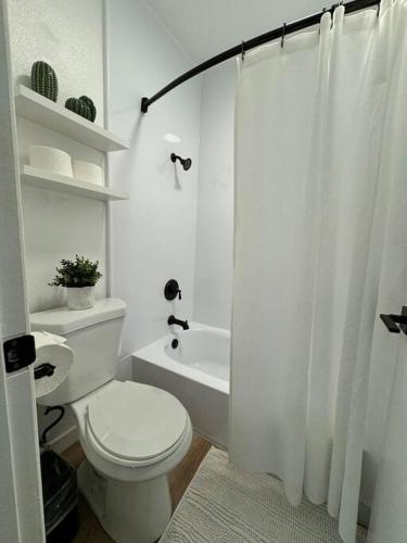 2 Bedrooms 5 minutes to the beach restaurants in San Dieo in San Diego, USA