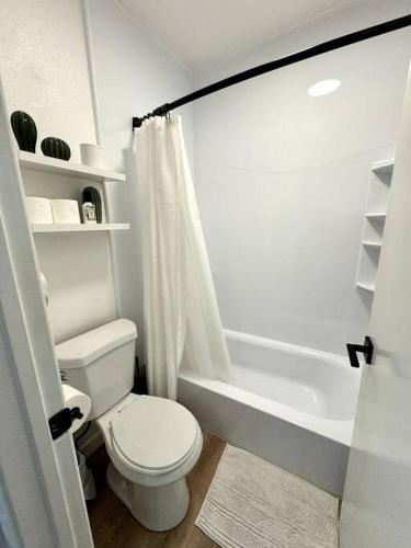2 Bedrooms 5 minutes to the beach restaurants in San Dieo in San Diego, USA