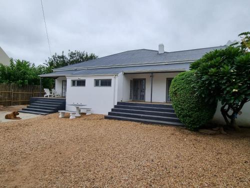 Tampilan eksterior, Journey Guesthouse in Riversdale