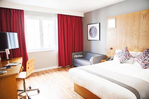 Ramada by Wyndham Belfast - image 12
