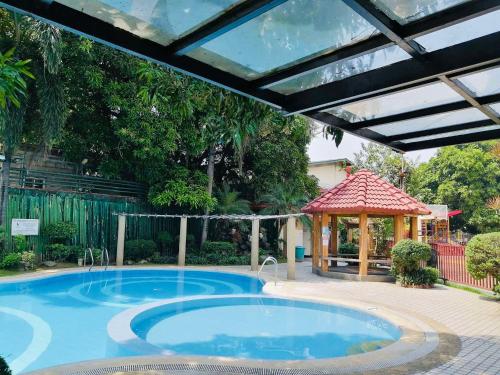 Studio Marine Theme by Emman & Jovy Staycation in Valenzuela