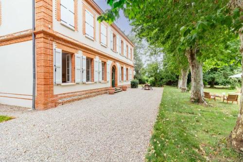 Demeure Bajou - piscine privée - parc arboré, Auterive