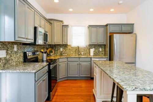 Pristine SouthernCharm Home with Pool Historic Ocala WEC HITS in Ocala, USA