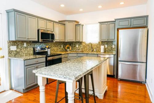 Pristine SouthernCharm Home with Pool Historic Ocala WEC HITS in Ocala, USA