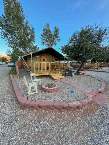 Desert Glamping Getaway Near Moab Arches NP in Moab, USA