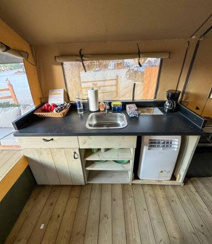 Desert Glamping Getaway Near Moab Arches NP in Moab, USA