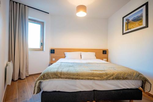 2 twin beds, 1 bunk bed, 1 sofa bed