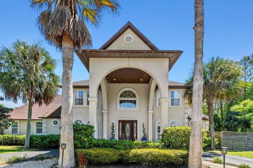 Tiki Bar & Heated Pool Jacuzzi Weddings and Events in Other