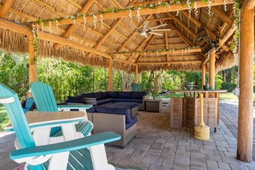 Tiki Bar & Heated Pool Jacuzzi Weddings and Events in Other