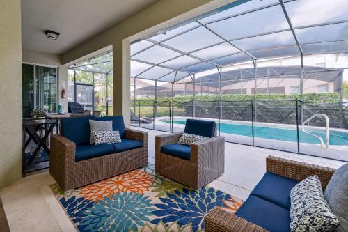 Heated Pool Hot Tub Lazy River Game Room in Davenport, USA
