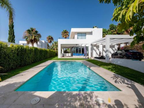 Moderna Villa de Lujo en Alquiler Vacacional en Marbella