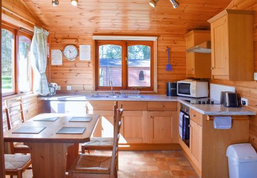 Secluded Pine Lodge 2 in Boltons
