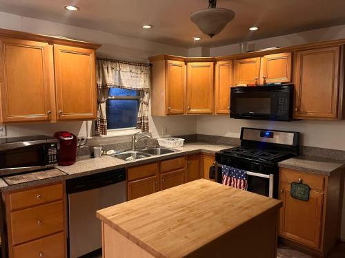 your perfect home away from home in Oak Lawn, USA