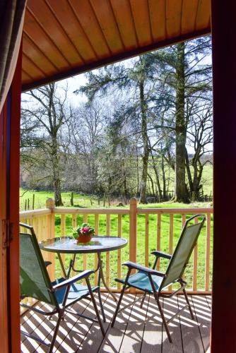 Secluded Pine Lodge 2 in Boltons