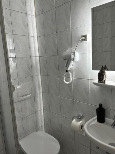Single Room with Shower image 4