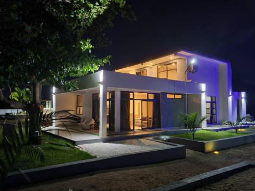 Vista exterior, Bougainvillea Beach Villa in Club Makokola