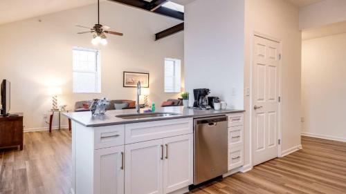 dapur, Spacious Private Luxury Apt in Lexington (MA)