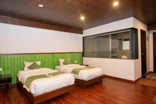 3 twin beds