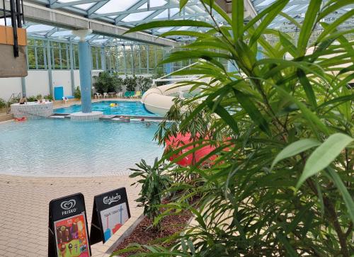 Parc aquàtic, Holiday home with spa, sauna and free access to indoor waterpark in Gjern