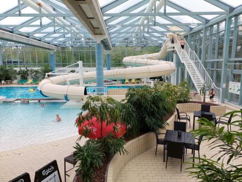 Parc aquàtic, Holiday home with spa, sauna and free access to indoor waterpark in Gjern