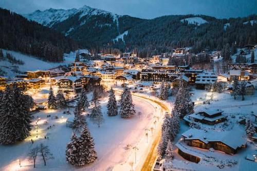  Dolomiti - Trilocale tipico a 5 minuti dalle piste in Madonna di Campiglio