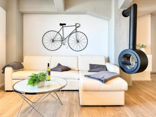 One-Bedroom Apartment with Balcony